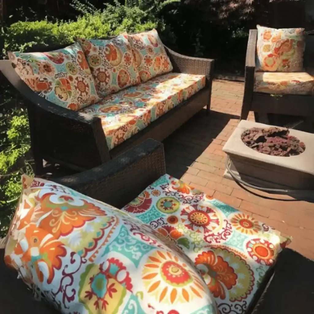 How to choose the best garden cushions, featuring high-quality outdoor cushions for maximum comfort and style.